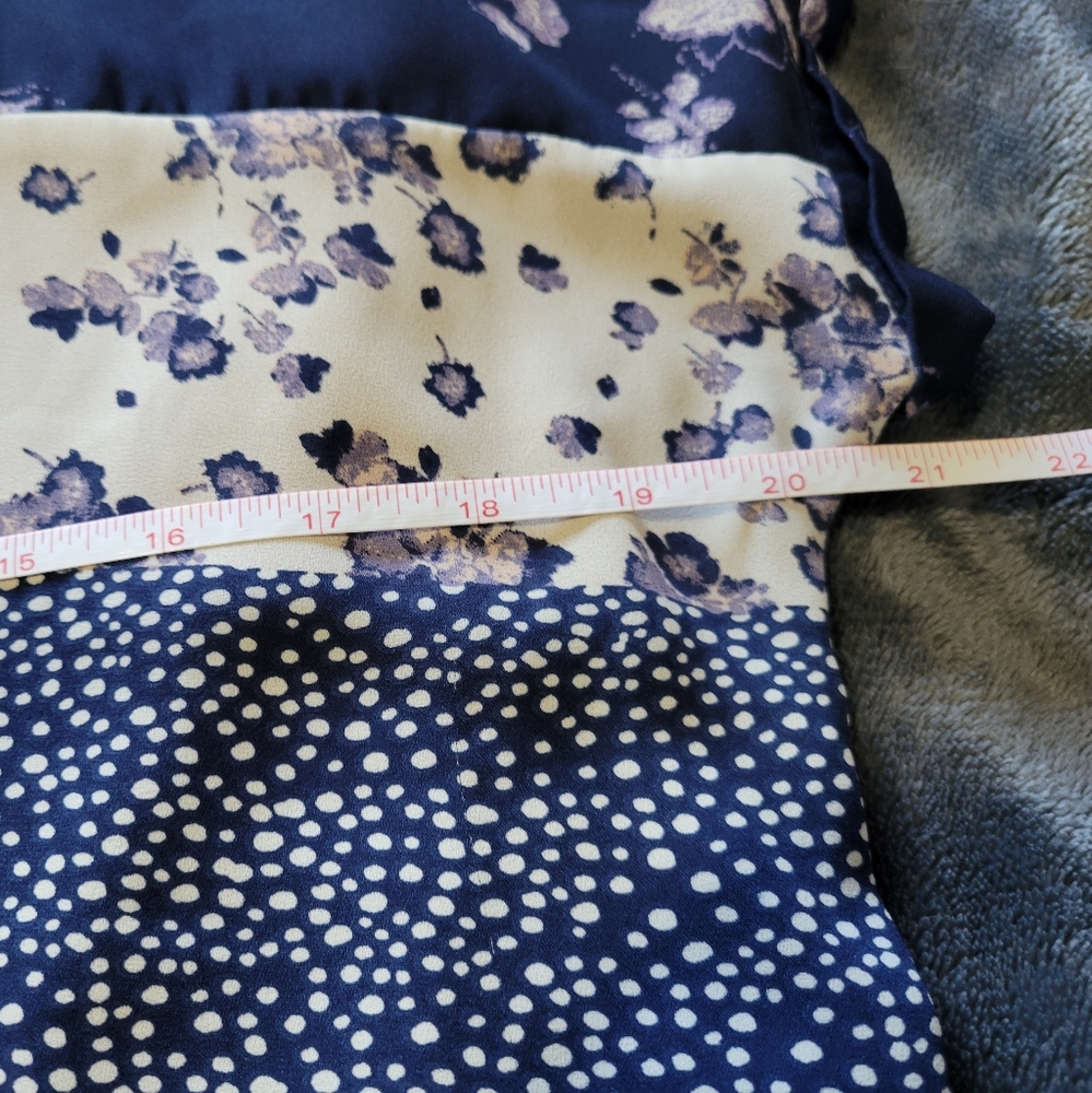 Xhilaration Floral Navy and Cream Women's Top - Picture 4 of 4